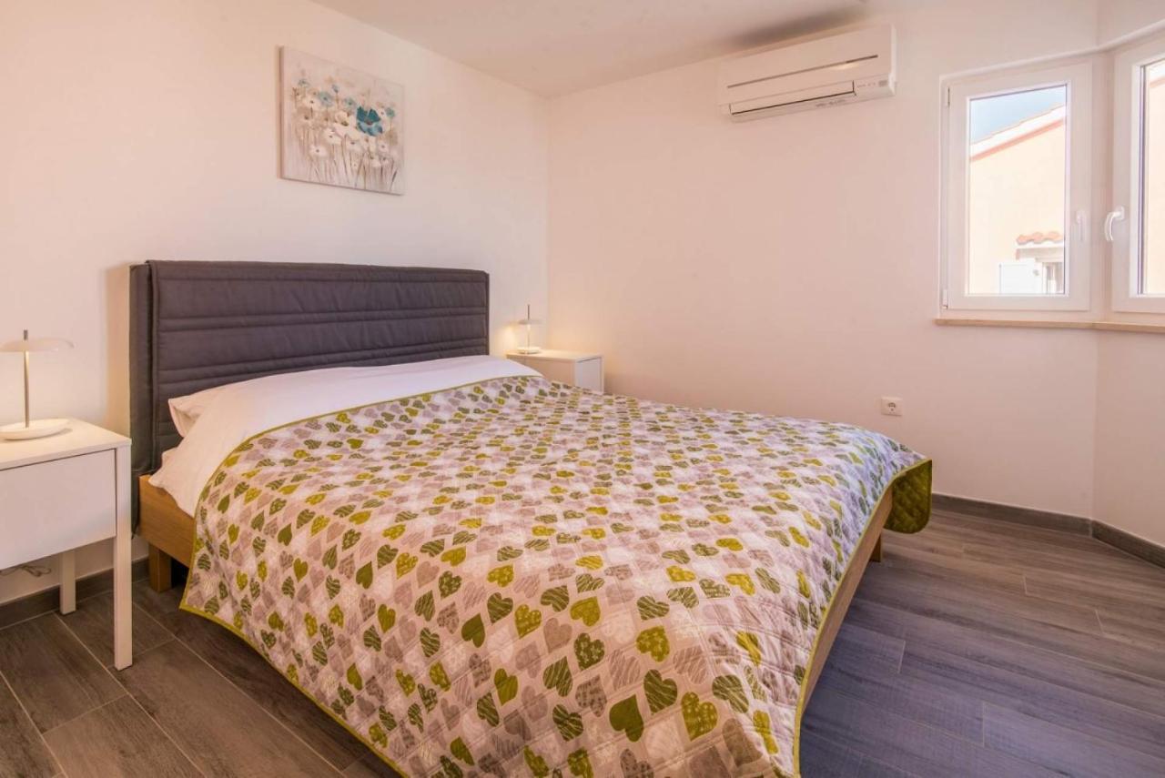 Apartman Zoe Vrbnik Exterior foto